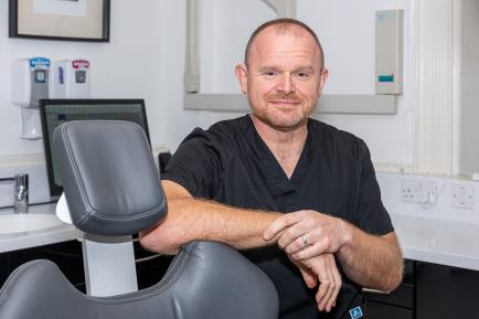Dr Simon Fieldhouse
